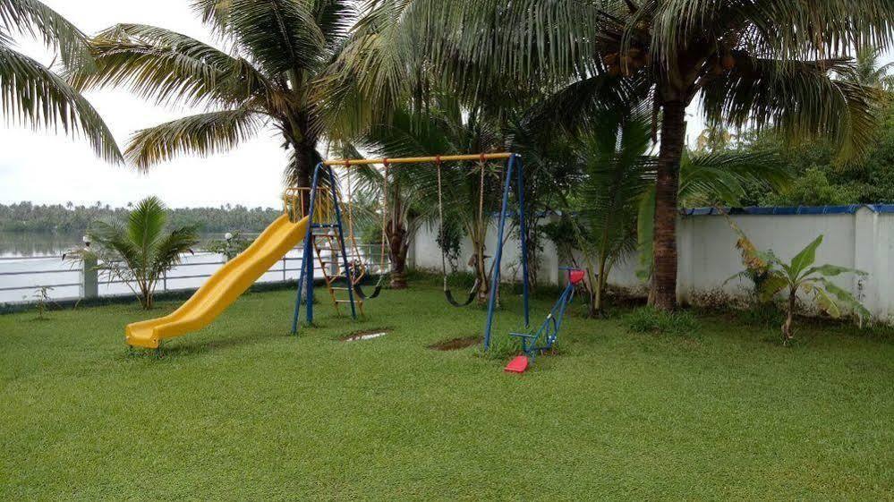 Blue Waters Cherai Cherai Beach Exterior foto